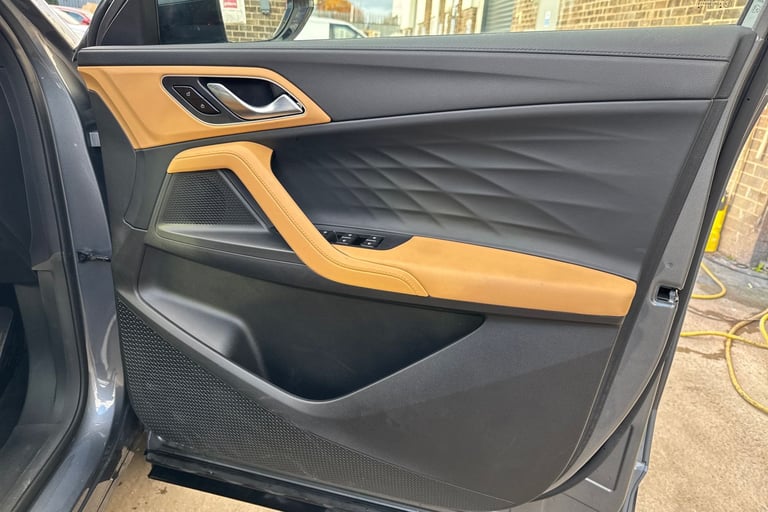 2024 MG MG HS 106290 Hatchback Petrol Manual