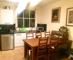 Room to let in quiet mews house in hove 600 pcm