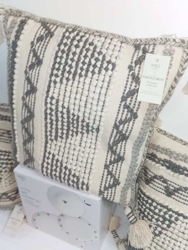 Cushions and dinner set 