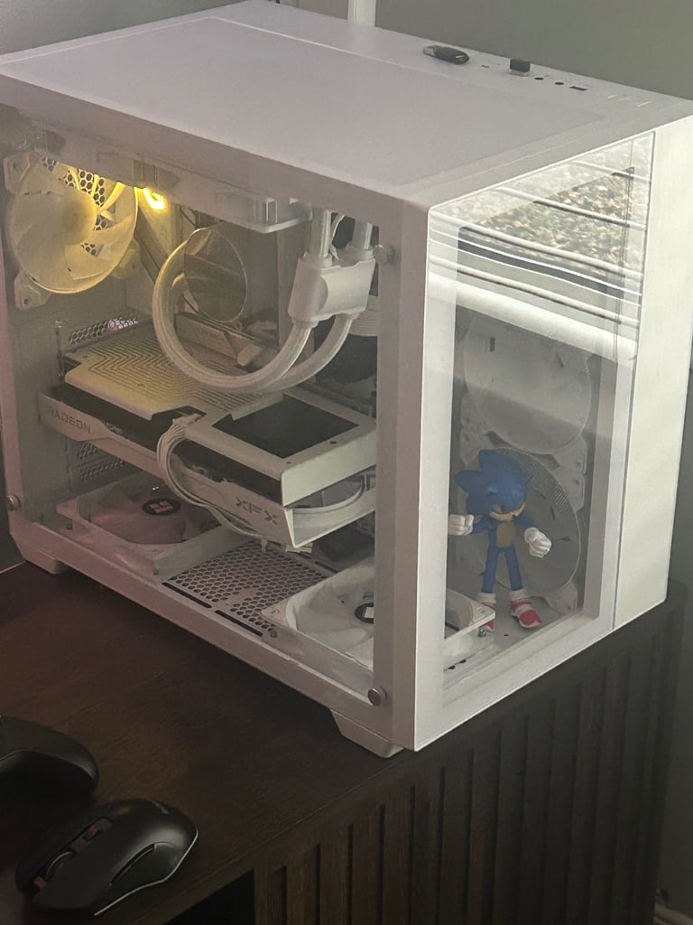 Custom High end gaming pc, AMD, ROG, rtx 9060 XT 16gb, 2TB Samsung 990 evo, 64gb memory 