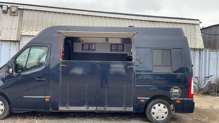 Renault Master 3.5T horse box Van 2012