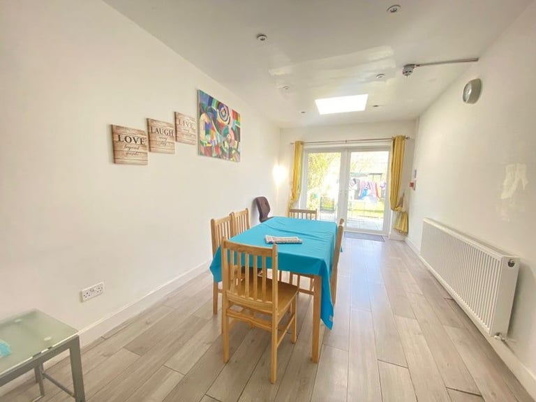 ⭐ Modern Room 🏡 | Affordable | Move in Quick ⚡