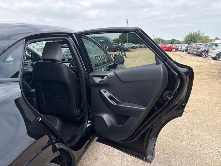 2025 Ford Puma Puma Gen-E Premium 5 Door 43 kWh Standard Range 1 Speed Automatic 5 Door ELECTRIC ...