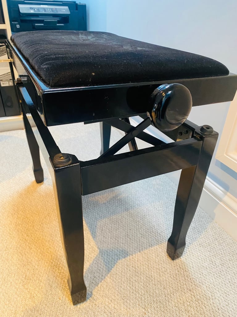 Adjustable black piano stool