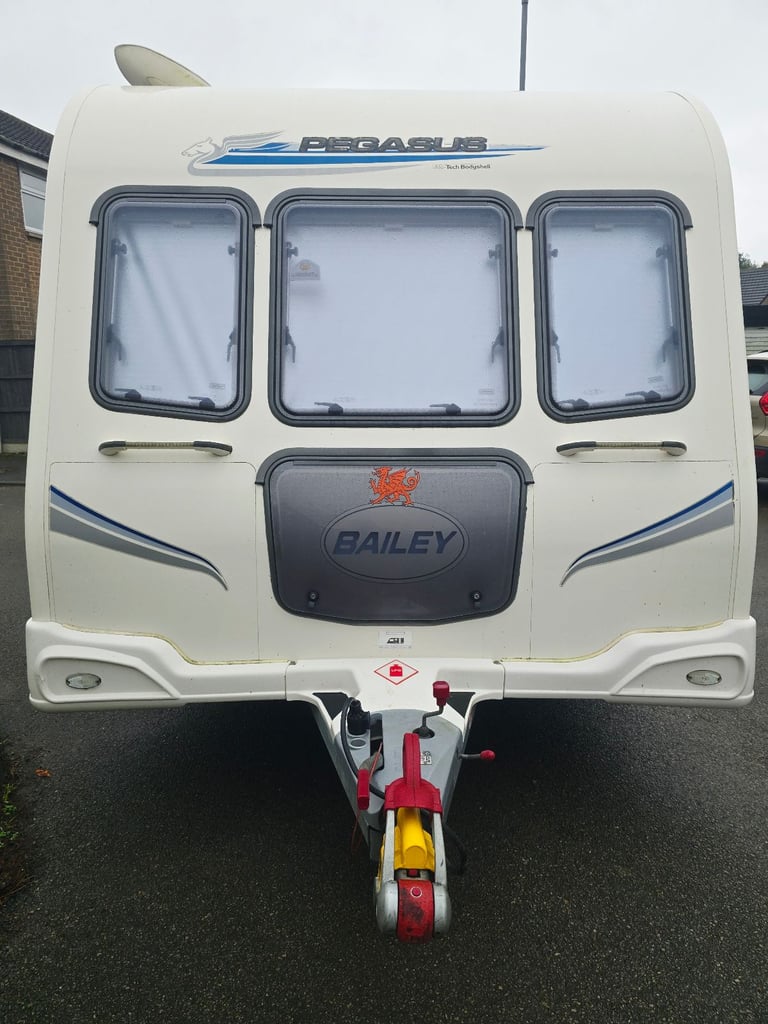2010 Bailey Pegasus 554 Fixed island transverse bed Motormover awning caravan