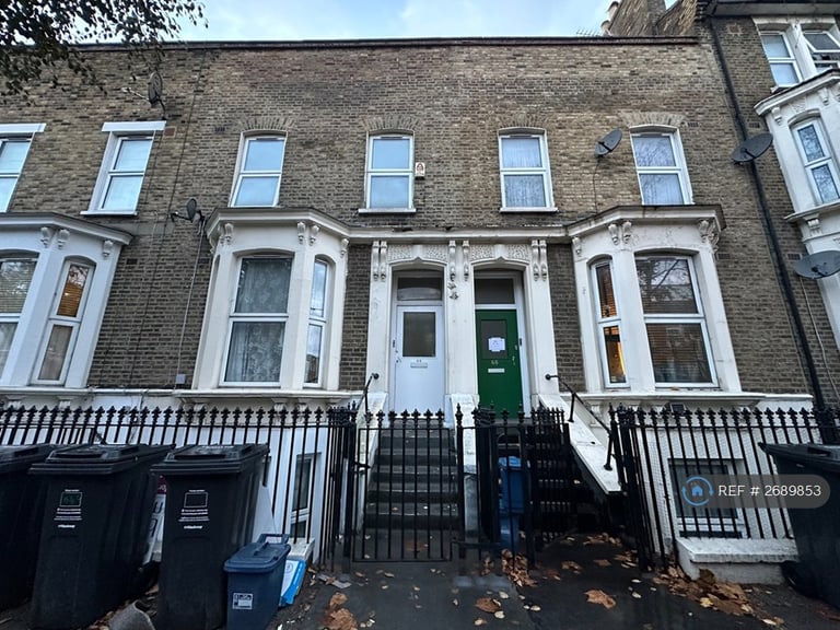 2 bedroom flat in Median Road, London, E5 (2 bed) (#2689853)
