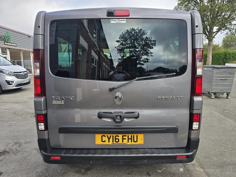 Renault Trafic LL29 ENERGY dCi 145 Sport Nav 9 Seat LWB Minibus DIESEL 2016/16