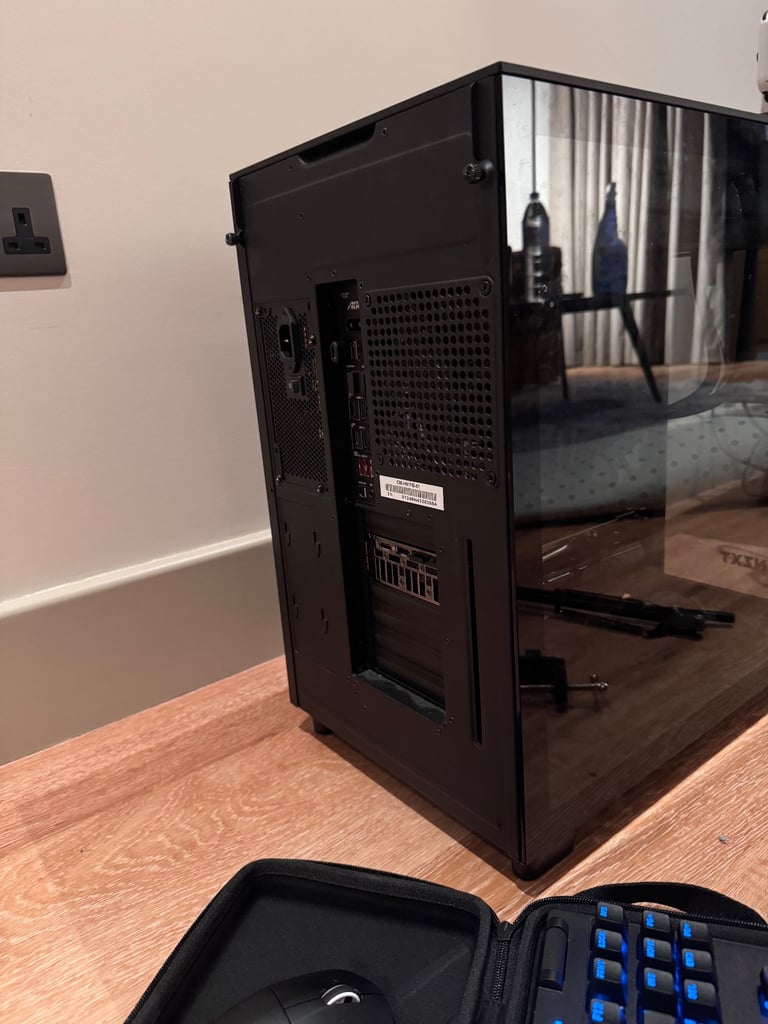Gaming PC Bundle – Ryzen 7 9700X / RTX 4070 SUPER / Peripherals– £1,450 (London)