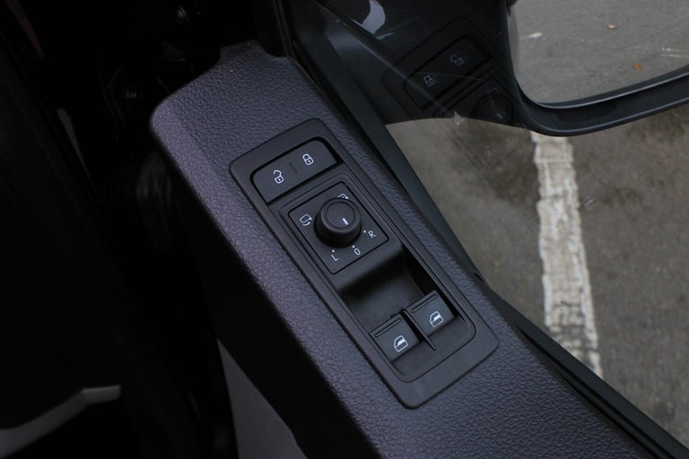 2019 Volkswagen Transporter 2.0 BiTDI T32 BlueMotion Tech Highline Kombi DSG FWD SWB Euro 6 (s/s)...