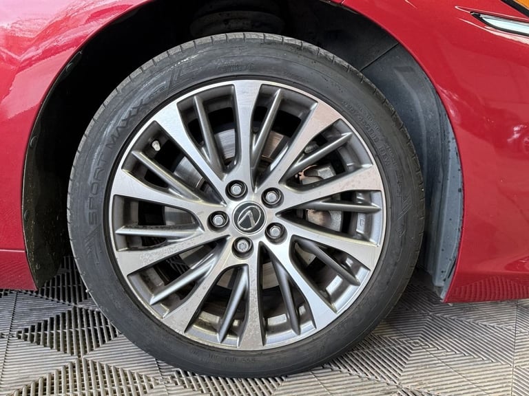 2019 Lexus ES 2.5 300h Saloon 4dr Petrol Hybrid E-CVT Euro 6 (s/s) (218 ps) Saloon PETROL/ELECTRI...