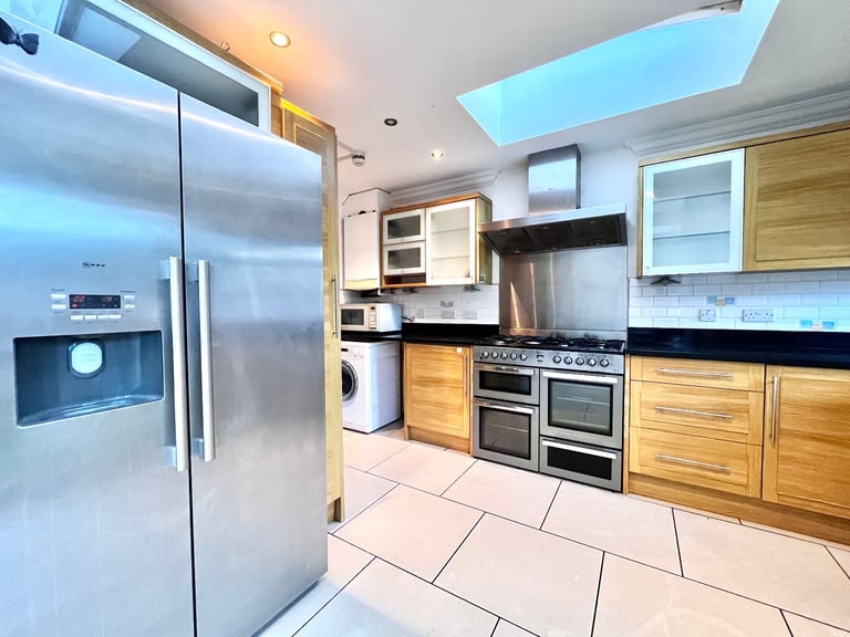 5 bed semi-detached house to rent The Vale, Cricklewood NW11 - Available Now