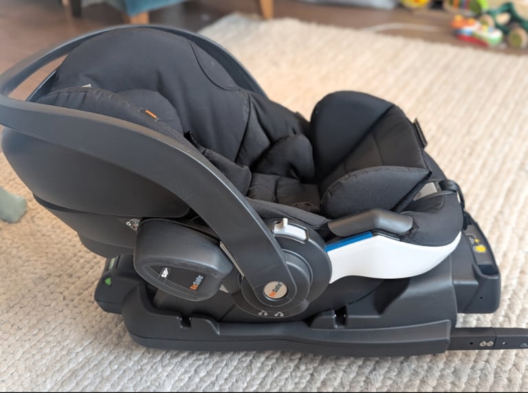 BeSafe iZi Modular X1Group 0+ seat and Isofix base