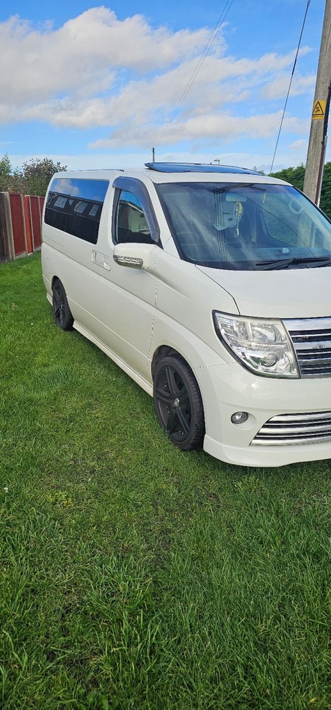Nissan Elgrand Automatic 7 seater