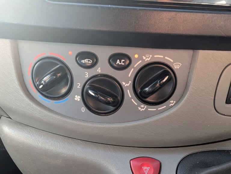 Renault trafic camper day van