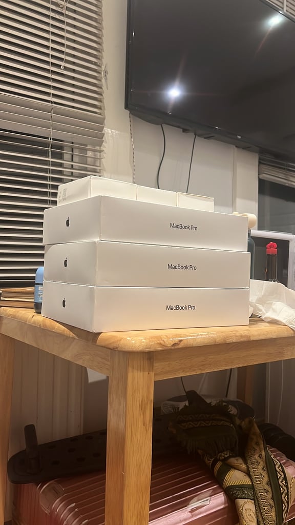 Macbook pro 2020 touchbar 8gb i5 256gb