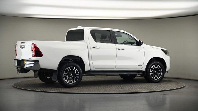 2024 Toyota Hilux 2.8 D-4D Invincible Pickup Double Cab 4dr Diesel Auto 4WD Euro 6 (s/s) (204 Pic...