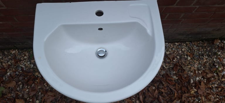 White Ceramic Sink & Pedestal