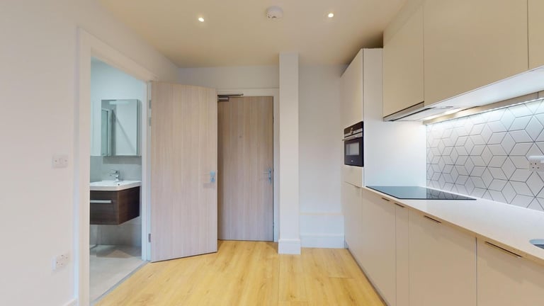 🏡 Modern 1-Bed Flat + Gym & Cinema | Flexible Tenancy | Co Lets & Subletters – Raynes Park SW20
