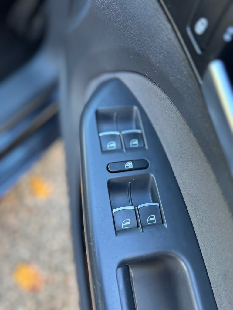 2011 Volkswagen Touran 2.0 TDI SE 5dr DSG MPV Diesel Automatic