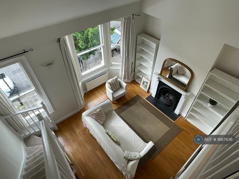 image for 2 bedroom flat in Chiswick, London, W4 (2 bed) (#1667436)