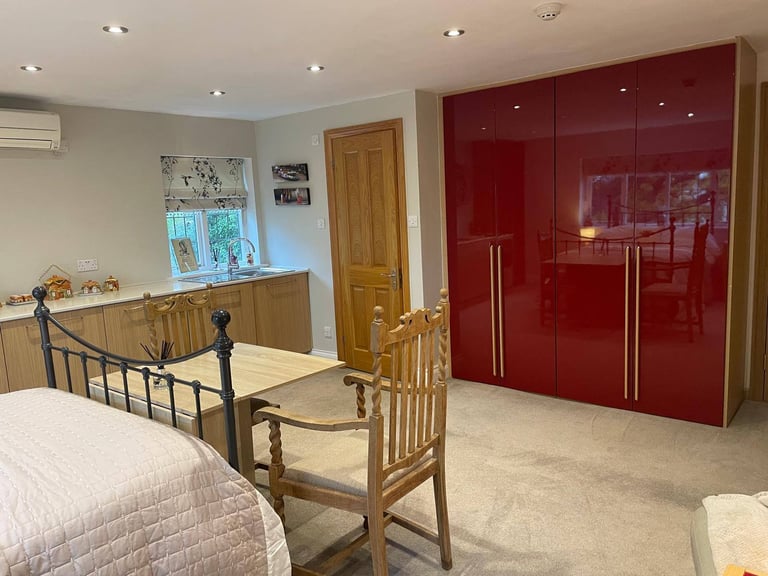 Beautiful studio flat for rent available 