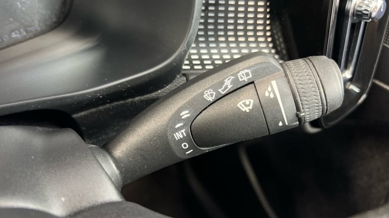 2021 Volvo XC40 Recharge R-Design, T5 plug-in hybrid (Power Tailgate, Sensus Navigation) Estate P...