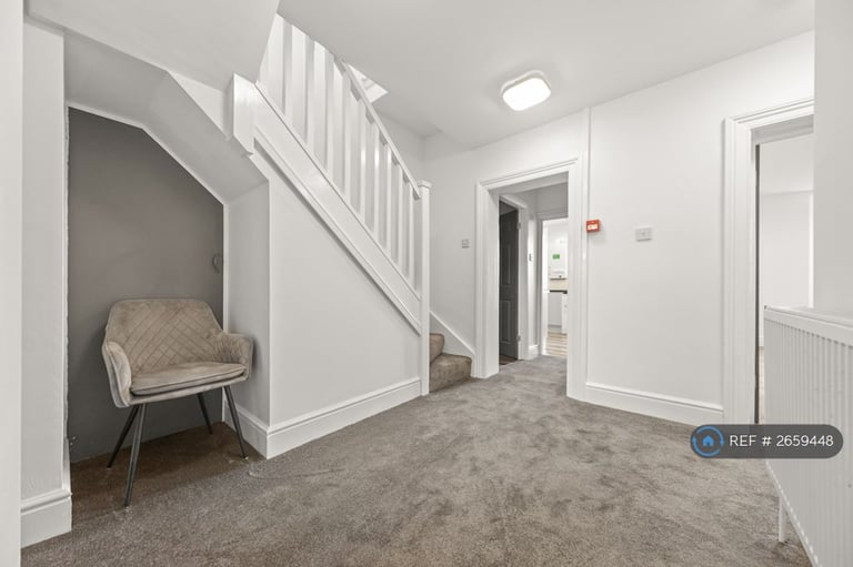 2 bedroom flat in Montpellier Terrace, Scarborough, YO11 (2 bed) (#2659448)