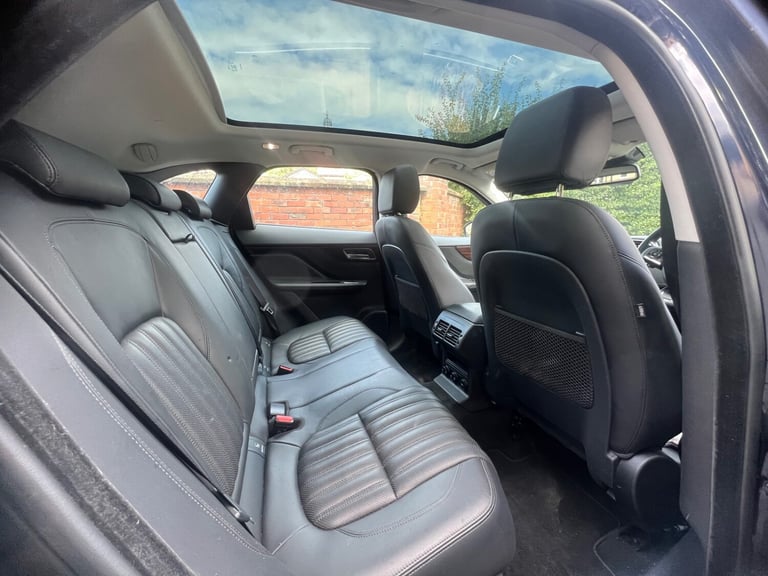 2017 Jaguar F-Pace 2.0d Portfolio 5dr Auto AWD 180 Bhp ESTATE Diesel Automatic