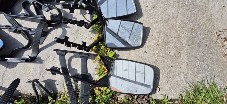 Towing mirrors for caravans.