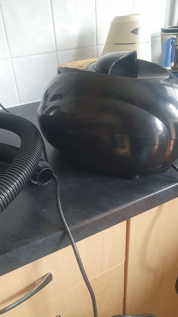 Spray machine and tent