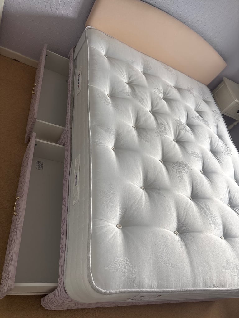 4ft 6in Divan bed with mattress & headboard
