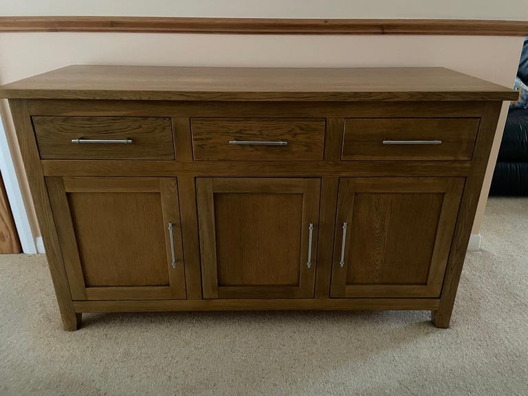 Solid Oak Sideboard, Extending Dinning Table and x4 chairs