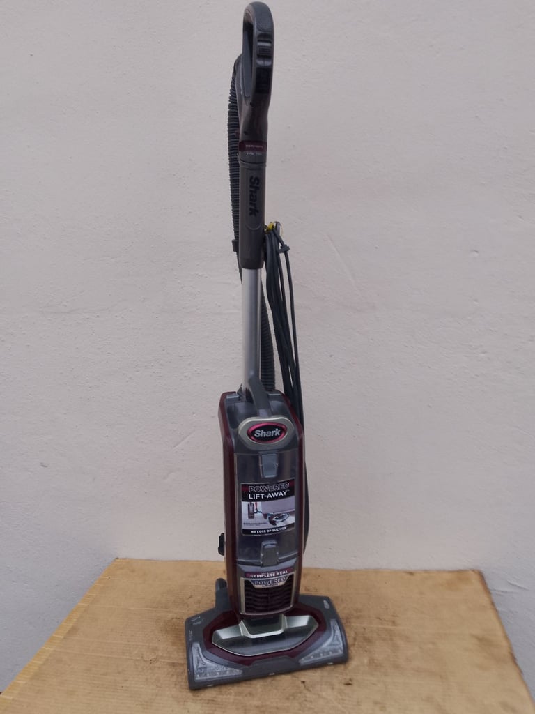 image for 🛑 FREE DELIVERY 'SHARK' LIFTAWAY TECHNOLOGY UPRIGHT VACUUM CLEANER 