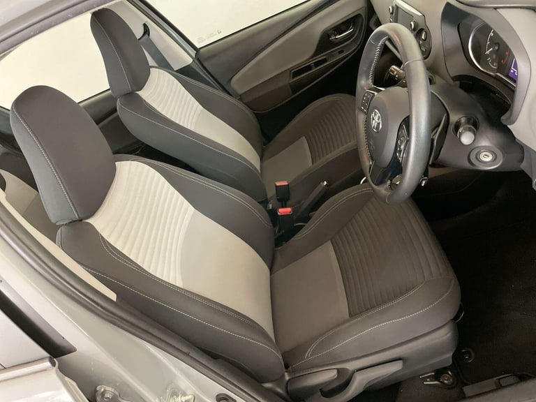 2019 Toyota Yaris 1.5 VVT-i Icon Tech Hatchback 5dr Petrol CVT Euro 6 (111 ps) - SAT NAV + PA HAT...