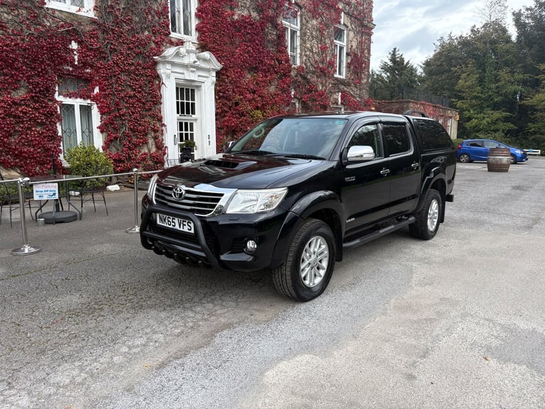 2015 Toyota Hilux 3.0 D-4D Invincible Pickup Double Cab 4dr Diesel Manual 4WD