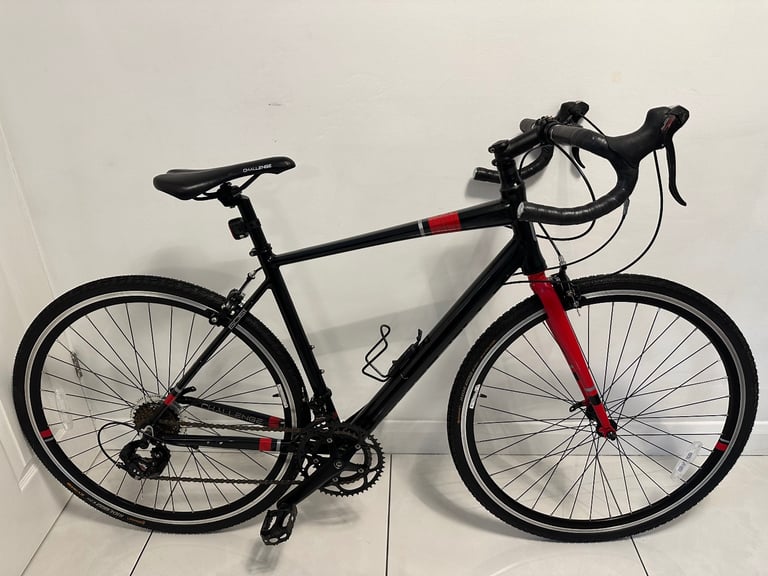 image for Newish Racer hybrid Challenge bike*Delivery