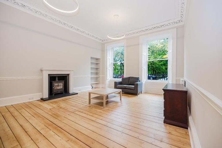 Incredible, 5 bedroom, HMO pending flat on Castle Terrace– available NOW