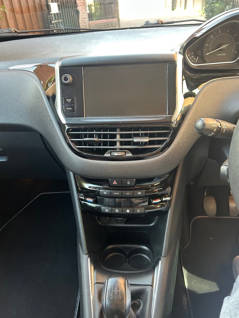 Peugeot, 208, Hatchback, 2013, Manual, 1200 (cc), 3 doors