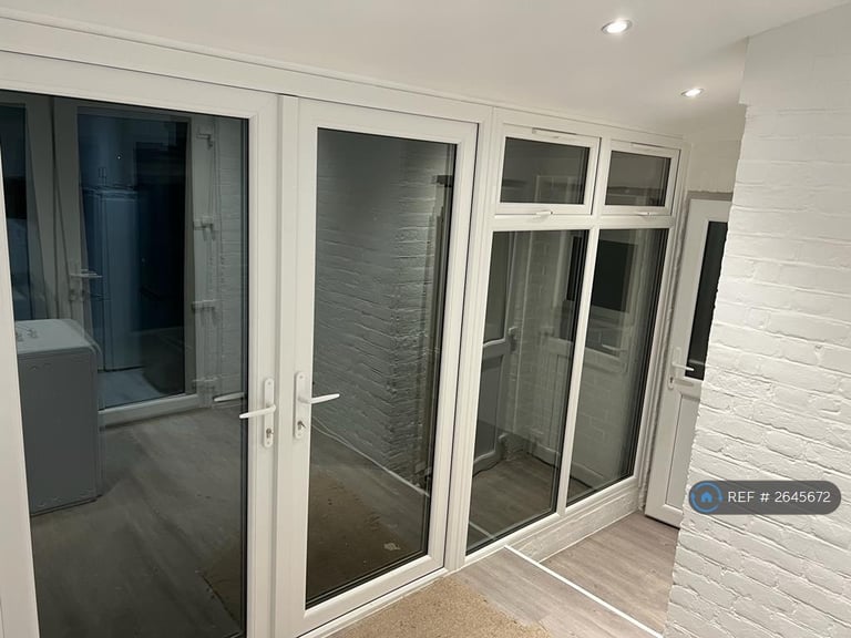 1 bedroom in Sunset Road, London, SE5 (#2645672)