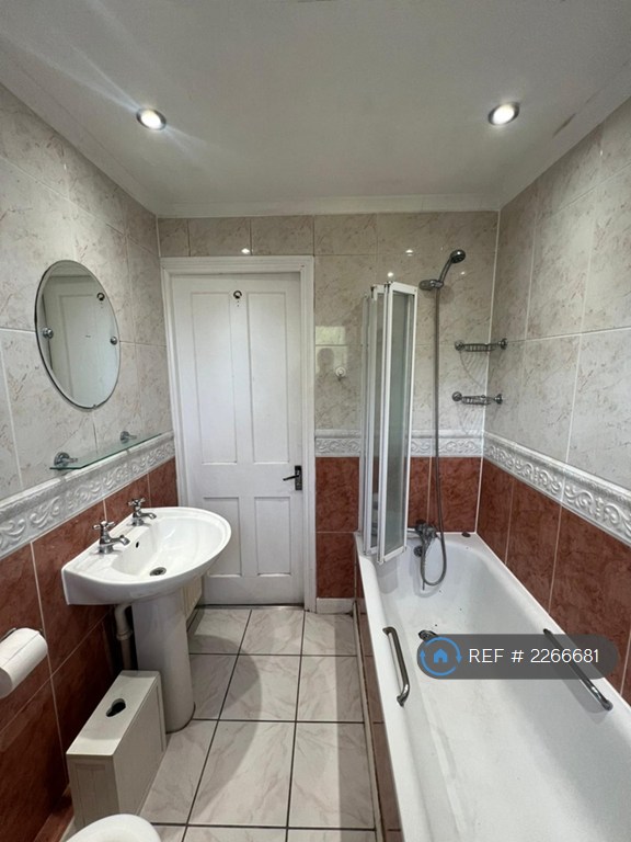 1 bedroom in Wrythe Lane, Carshalton, SM5 (#2266681)