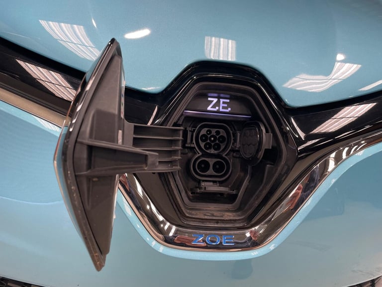 2020 Renault Zoe R135 52kWh Iconic Auto 5dr (i, Rapid Charge) HATCHBACK Electric Automatic
