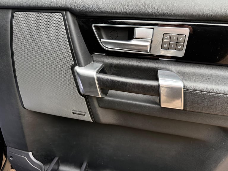 2016 Land Rover Discovery 4 3.0 SD V6 HSE SUV 5dr Diesel Auto 4WD Euro 6 (s/s) (256 bhp) ESTATE D...