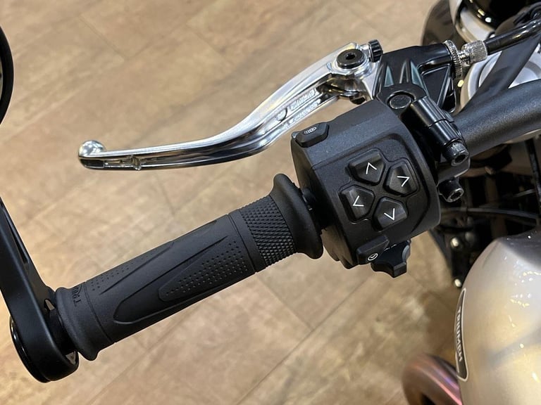 2025 Triumph Bonneville Speed Twin 1200 STANDARD COLOUR Petrol silver 6 Speed