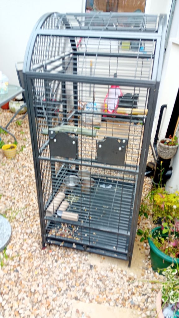 Xl parrot cage 
