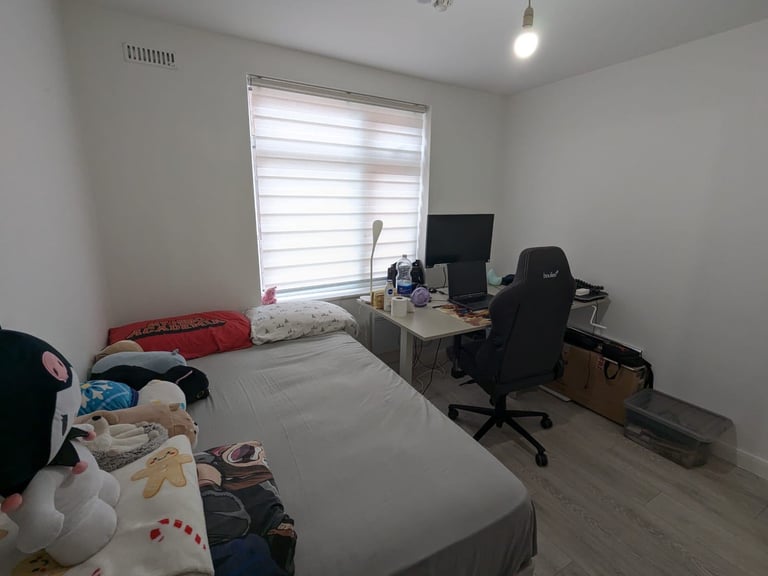 Recently refurbished first floor 3 bedroom flat above shop on High Road, Willesden NW10