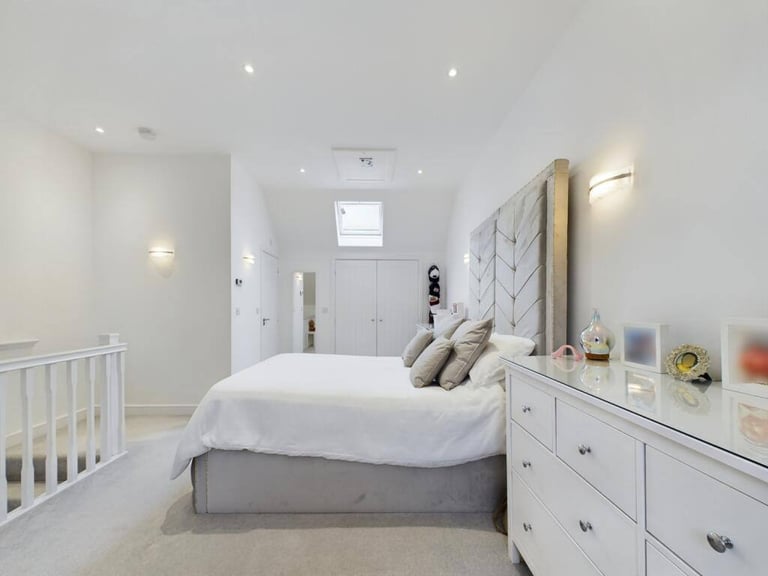 Modern 3-Bedroom house in Dukes Quarter, Bordon.