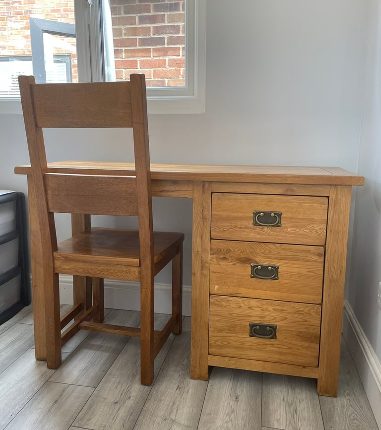 Cotswold Norwich furniture- Oak Desk with chair 