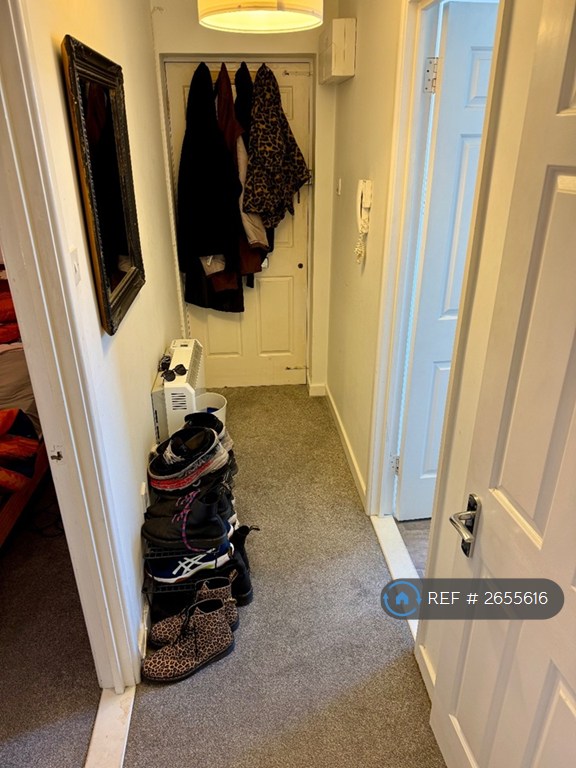 1 bedroom flat in Redcliff Mead Lane, Bristol, BS1 (1 bed) (#2655616)