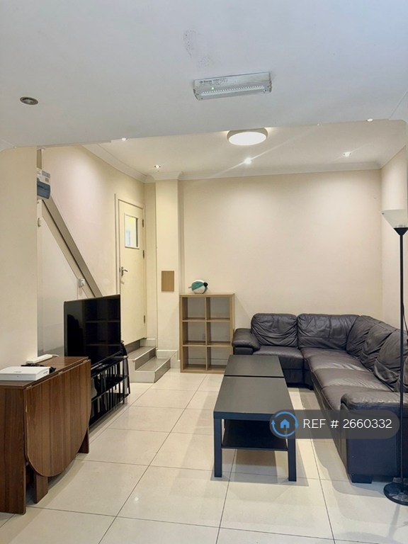 8 bedroom house in Blenheim Road, Reading, RG1 (8 bed) (#2660332)