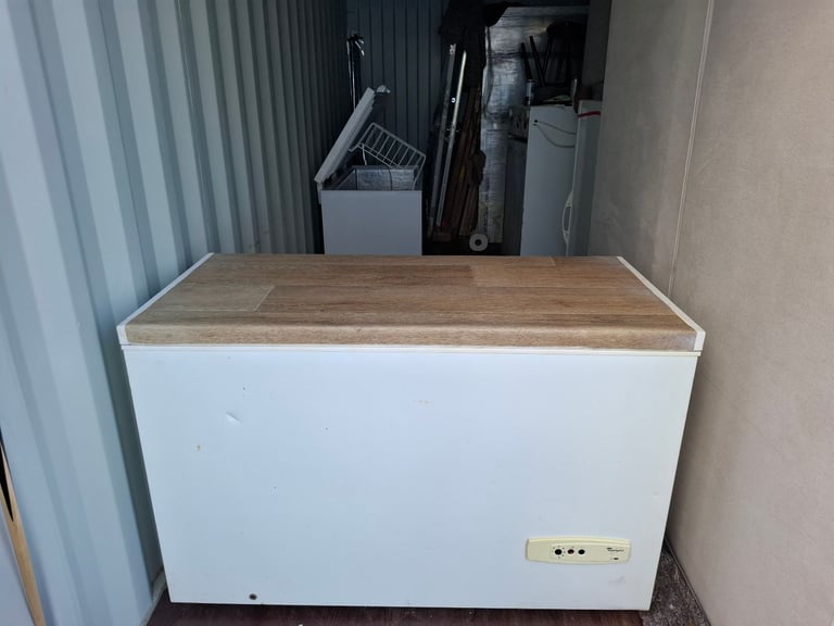 image for 400 L Whirlpool chest freezer